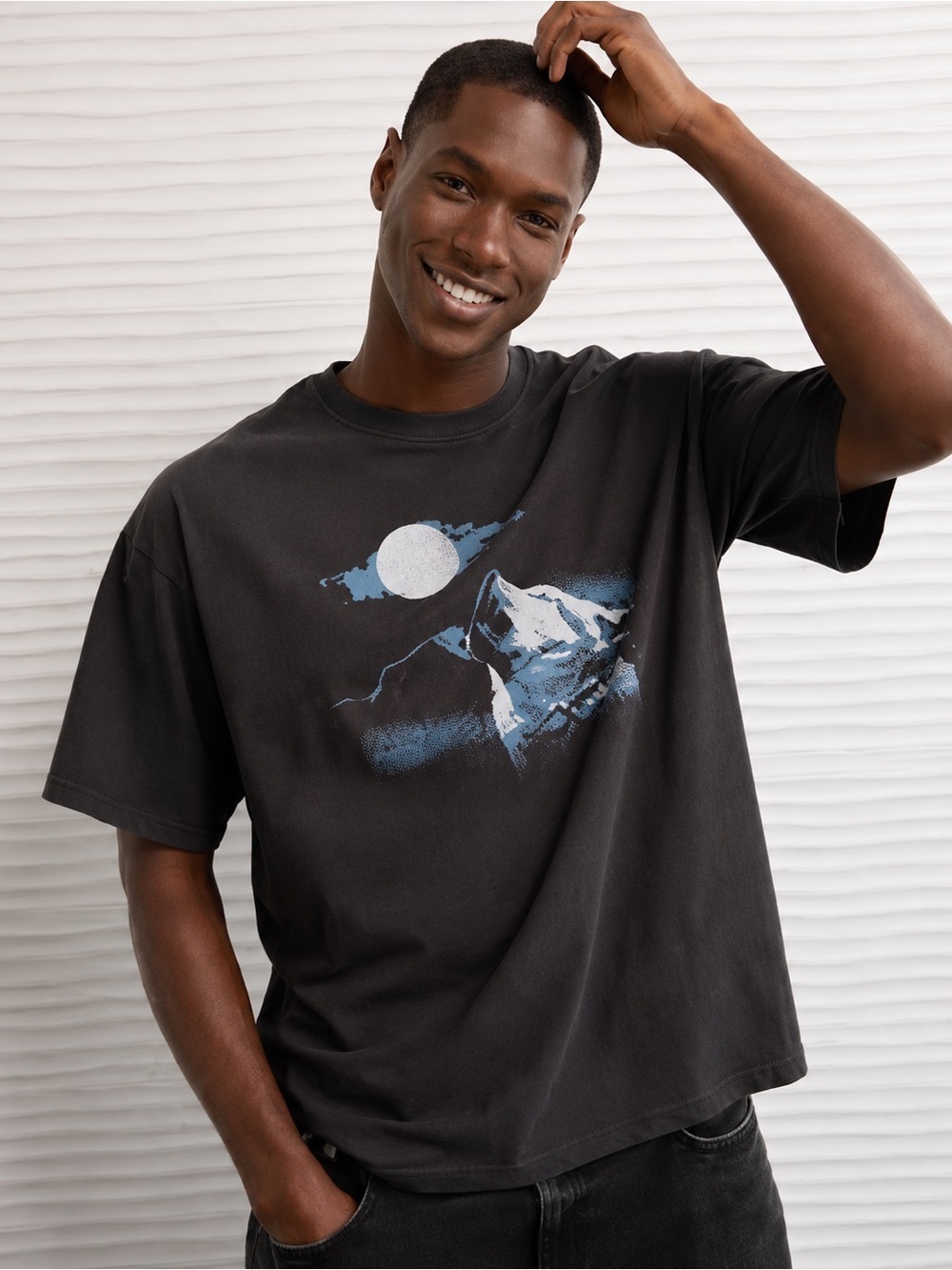 American Eagle Wolf Moon Graphic T-Shirt Boxy Fit Medium Goth Grunge NWT Black